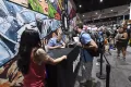 Создатель комикса «Ходячие мертвецы» Роберт Киркман на встрече с фанатами на Comic-Con. Сан-Диего. 2017