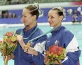 Чемпионки Игр XXVII Олимпиады по синхронному плаванию Ольга Брусникина (слева) и Мария Киселёва (справа). 2000