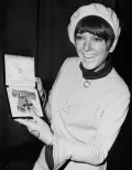 Мэри Куант с орденом Британской империи. Лондон. 1966