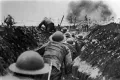 Британская пехота готовится к атаке в ходе битвы на Сомме. 1916
