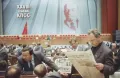 Делегаты в перерывах между заседаниями XXVIII съезда КПСС. Москва. 4 июля 1990