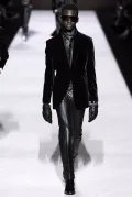 Модель мужской одежды. Дизайнер Том Форд. Коллекция осень/зима 2019–2020