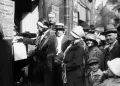 Женщины голосуют на муниципальных выборах. Париж. Июнь 1929