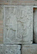 Римский легионер сражается с двумя даками. Рельеф на Трофее Траяна, Адамклиси (Румыния). 109
