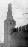 Беклемишевская башня Московского Кремля со следами разрушения после обстрела красногвардейцами. Ноябрь 1917