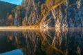 Река Белая. Отражение обрывистых берегов в зеркальной глади реки (Республика Башкортостан, Россия)