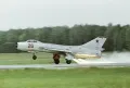Истребитель-бомбардировщик Су-7, оборудованный стартовыми ускорителями