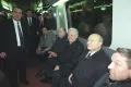 Председатель правительства Виктор Черномырдин, президент РФ Борис Ельцин и мэр Москвы Юрий Лужков в вагоне метро