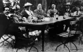 Участники третьего конгресса Второго интернационала. Слева направо: Фердинанд Симон, Фрида Симон, Клара Цеткин, Фридрих Энгельс, Юлия Бебель, Август Бебель. Цюрих. Август 1893