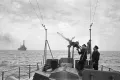 Советские моряки наводят зенитный пулемет на вражеский самолет. Одесса. Сентябрь 1941