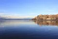 Озеро Браччано близ г. Ангуиллара-Сабадзия (Италия)