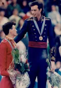 Фигуристы Брайан Орсер и Брайан Бойтано с медалями XV Олимпийских зимних игр. 1988