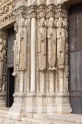 Статуи-колонны т. н. Королевского портала Шартрского собора (Франция). 1145–1155