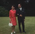 Король Таиланда Пхумипон Адульядет и королева Сирикит Китиякара. 1966. Королева одета в наряд модного дома Balmain. Дизайнер Пьер Бальмен