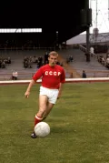Алексей Корнеев во время матча Восьмого чемпионата мира на стадионе «Рокер Парк» в Сандерленде (Великобритания).  1966