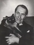 Мариенгоф Анатолий Борисович с котом на руках. 1950–1960