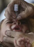 Вакцинация ребёнка от полиомиелита. 2019