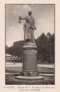 Памятник Пиньо де Беэну на площади собора Нотр-Дам де Сайгон. 1921