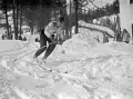 Французский горнолыжник Анри Орейе выступает на V Олимпийских зимних играх. 1948