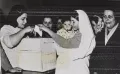 Иранские женщины впервые принимают участие в голосовании на референдуме об одобрении реформ. 26 января 1963