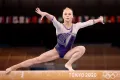 Ангелина Мельникова выполняет упражнения на бревне во время тренировки перед выступлением на Играх XXXII Олимпиады. Токио. 2021