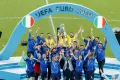 Сборная Италии празднует победу на чемпионате Европы по футболу 2020. Стадион «Уэмбли», Лондон. 2021
