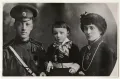 Николай Гумилёв, Анна Ахматова и их сын Лев. 1915