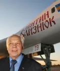 Валентин Близнюк у бомбардировщика Ту-160. 2006