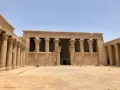 Внутренний двор храма Хора в Эдфу (Египет). 3–1 вв. до н. э.
