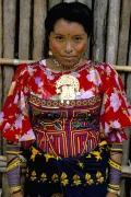 Куна. Девушка в традиционной одежде