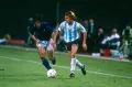 Аргентинский нападающий Клаудио Каниджа (справа) в 1/2 финала Четырнадцатого чемпионата мира по футболу