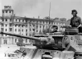 Немецкий танк на улице Воронежа. Лето 1942