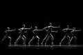 Сцена из балета «Падшие ангелы» на музыку Стивена Райха. Хореограф Иржи Килиан. Театр «Астана Балет». 2022