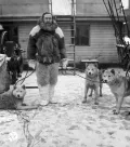 Роберт Эдвин Пири с упряжными собаками. 1909