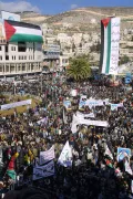 Митинг в поддержку ФАТХ и президента Палестинской автономии Ясира Арафата. Наблус (Западный берег реки Иордан). 23 декабря 2001