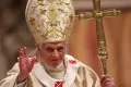 Папа Бенедикт XVI во время ночной рождественской мессы. Ватикан, 2011