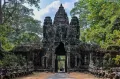 Ворота победы в комплексе Ангкор-Тхом, Ангкор (Камбоджа). Конец 12 в.