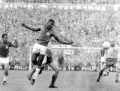 Пеле во время финального матча чемпионата мира по футболу между сборными Бразилии и Швеции. Стокгольм. 1958