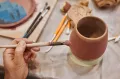 Покрытие глиняного горшка ангобом
