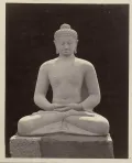 Статуя будды Амитабхи с самадхи-мудрой (дхьяна-мудрой). Святилище Боробудур (Центральная Ява, Индонезия). Конец 8 – начало 9 вв.