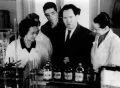 Исаак Мустафин в лаборатории аналитической химии с Натальей Фруминой и Натальей Никурашиной