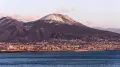 Вулкан Везувий и г. Неаполь (Италия)
