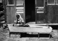 Медсестра у гроба поручика Коржинского. 1904. Фото: Сергей Корсаков