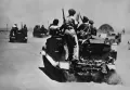 Тяжёлая военная техника армии Египта выдвигается на линию фронта в ходе первой арабо-израильской войны
