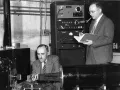 Эрнест Воллан и Клиффорд Шалл за работой на первом нейтронном дифрактометре