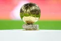 «Золотой мяч» выставлен на обозрение перед матчем Ла Лиги Сантандер между «Реалом» и «Севильей» на стадионе «Сантьяго Бернабеу» в Мадриде. 2022