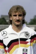 Нападающий сборной Германии по футболу Руди Фёллер. 1990