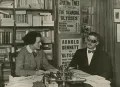 Сильвия Бич, издательница романа «Улисс», и его автор Джеймс Джойс. 1920-е гг.