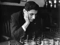 Ларри Эванс на шахматном турнире в Гастингсе. 1949