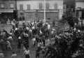 Жители Парижа на строительстве баррикад. Август 1944